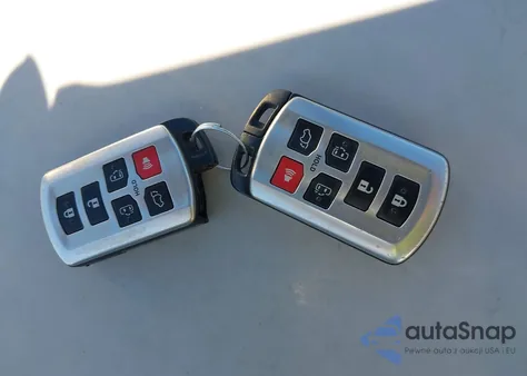 2011 Toyota Sienna Limited z USA, uszkodzony, nr VIN 5TDDK3DC8BS004069